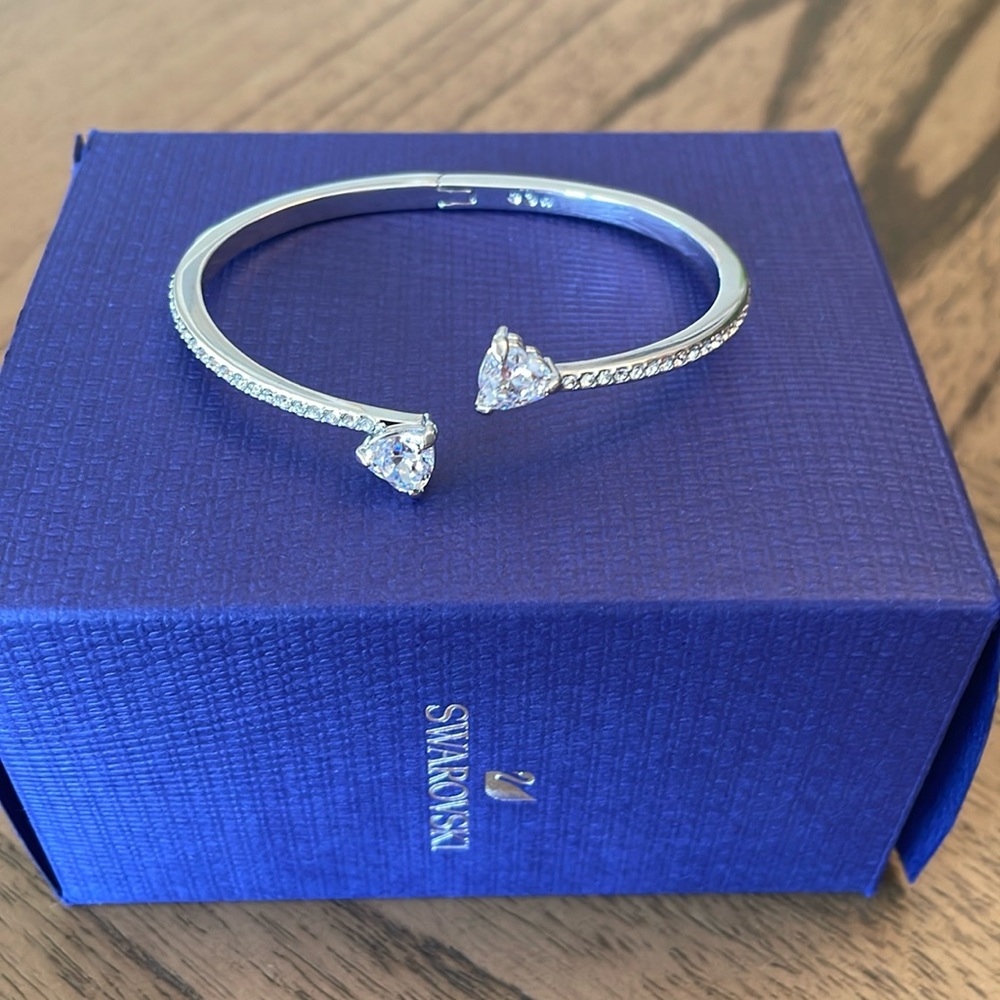 Swarovski Mesmera Attract Bangle